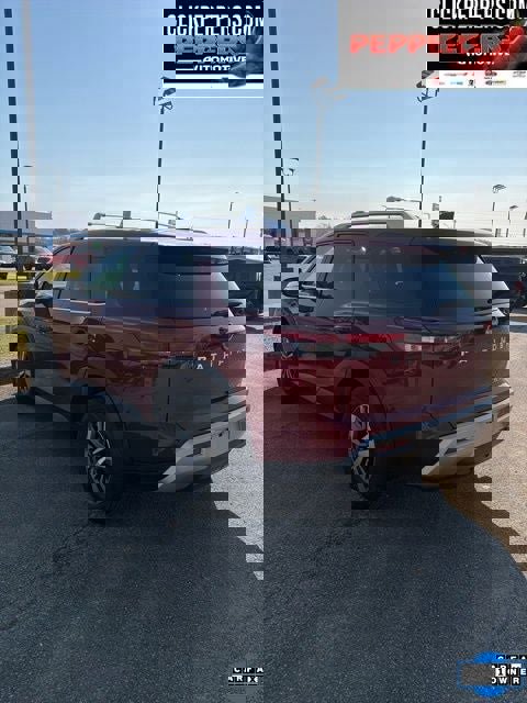 Used 2025 Nissan Pathfinder SL image 2