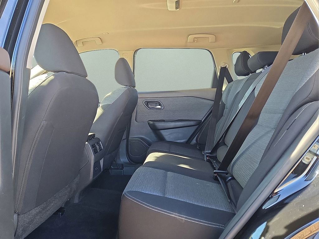 Used 2023 Nissan Rogue SV image 14