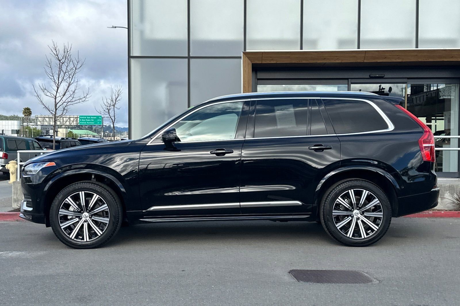 Certified 2025 Volvo XC90 B6 Plus image 6