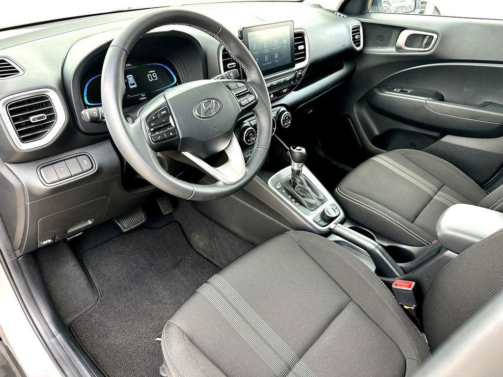 Used 2024 Hyundai Venue SEL FWD image 16