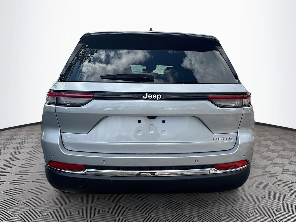 New 2025 Jeep Grand Cherokee Laredo w/ Luxury Tech Group I RWD image 6