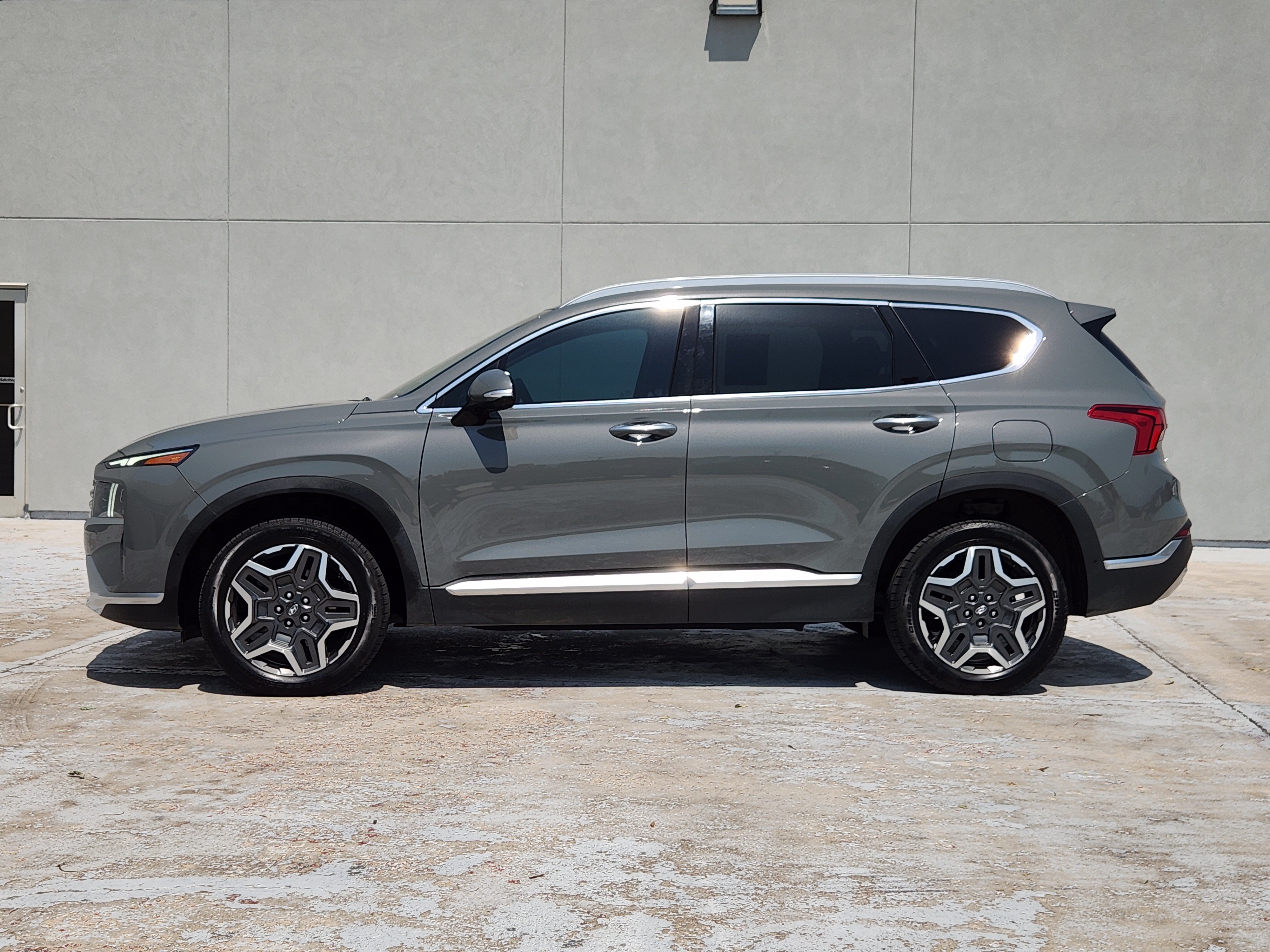 Used 2021 Hyundai Santa Fe Limited AWD/4WD image 5