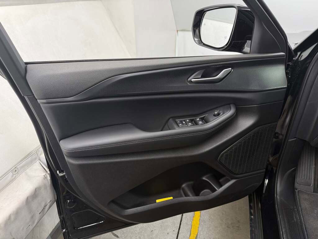 New 2025 Jeep Grand Cherokee L Laredo image 24