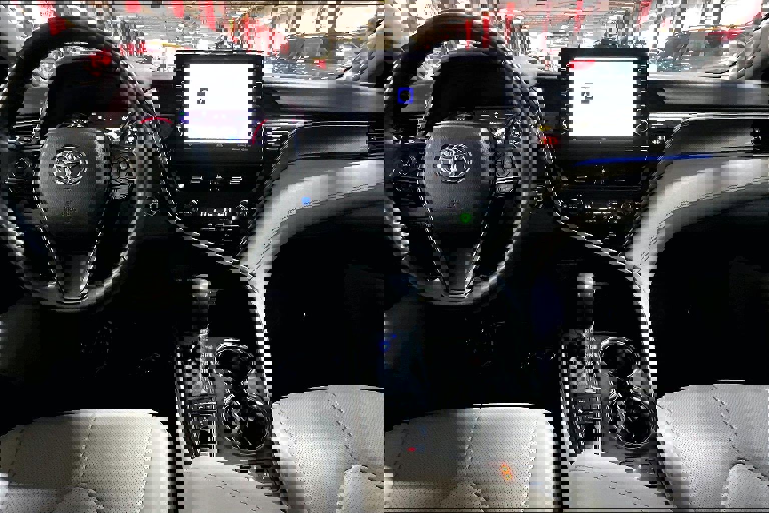 Used 2022 Toyota Camry XSE image 14