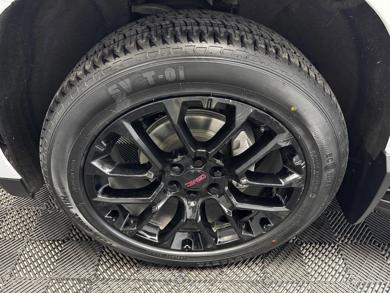 Used 2023 GMC Yukon XL SLE image 19