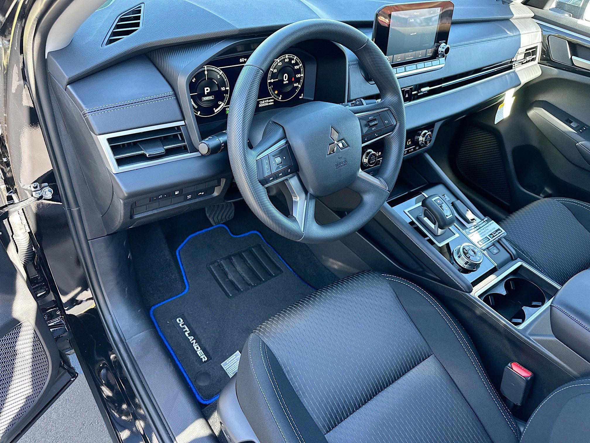 New 2025 Mitsubishi Outlander ES image 6