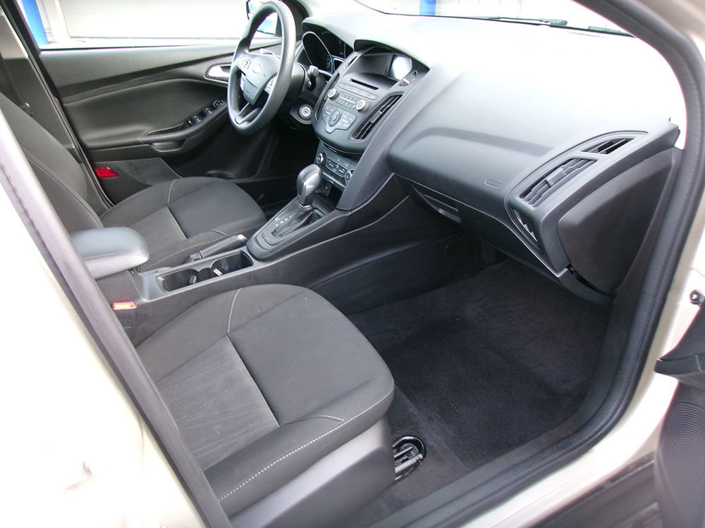 Used 2017 Ford Focus SE FWD image 11