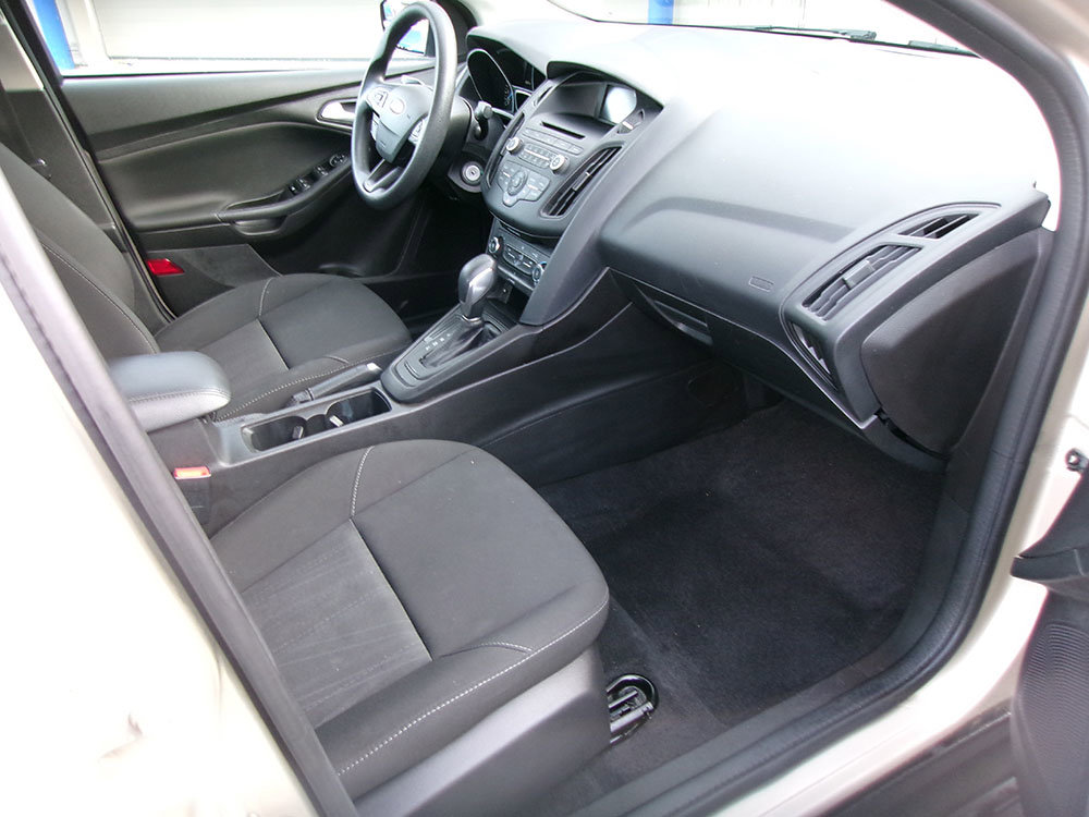 Used 2017 Ford Focus SE FWD image 11