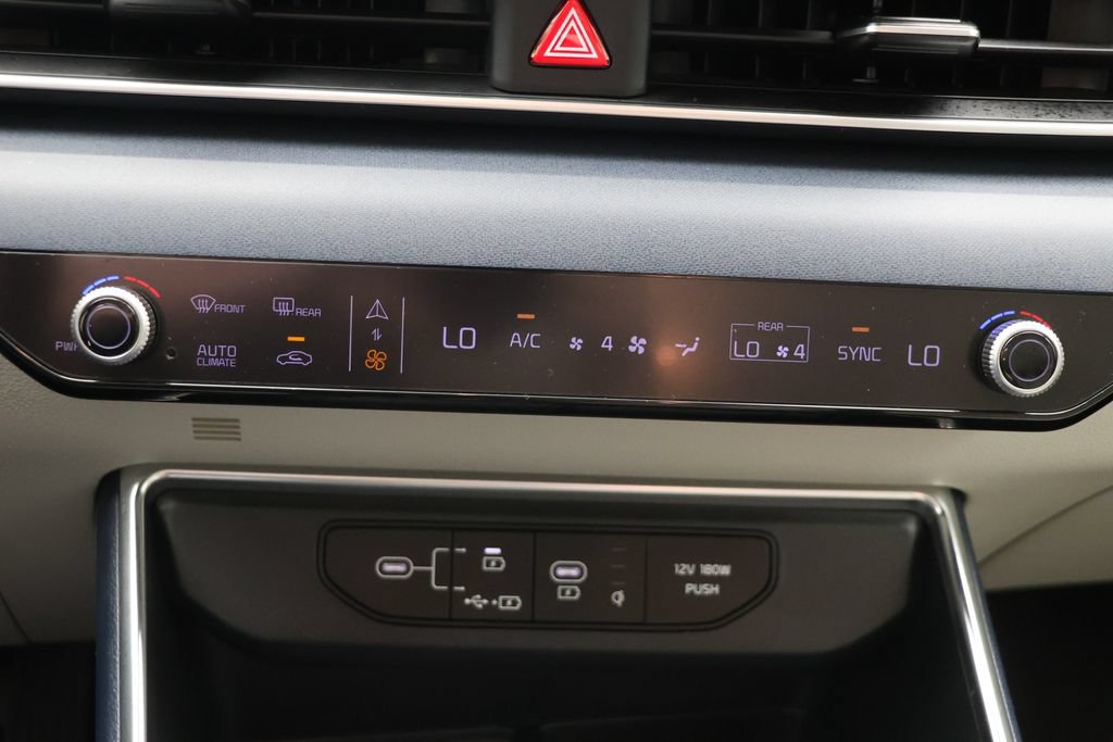 Used 2025 Kia Carnival EX FWD image 23