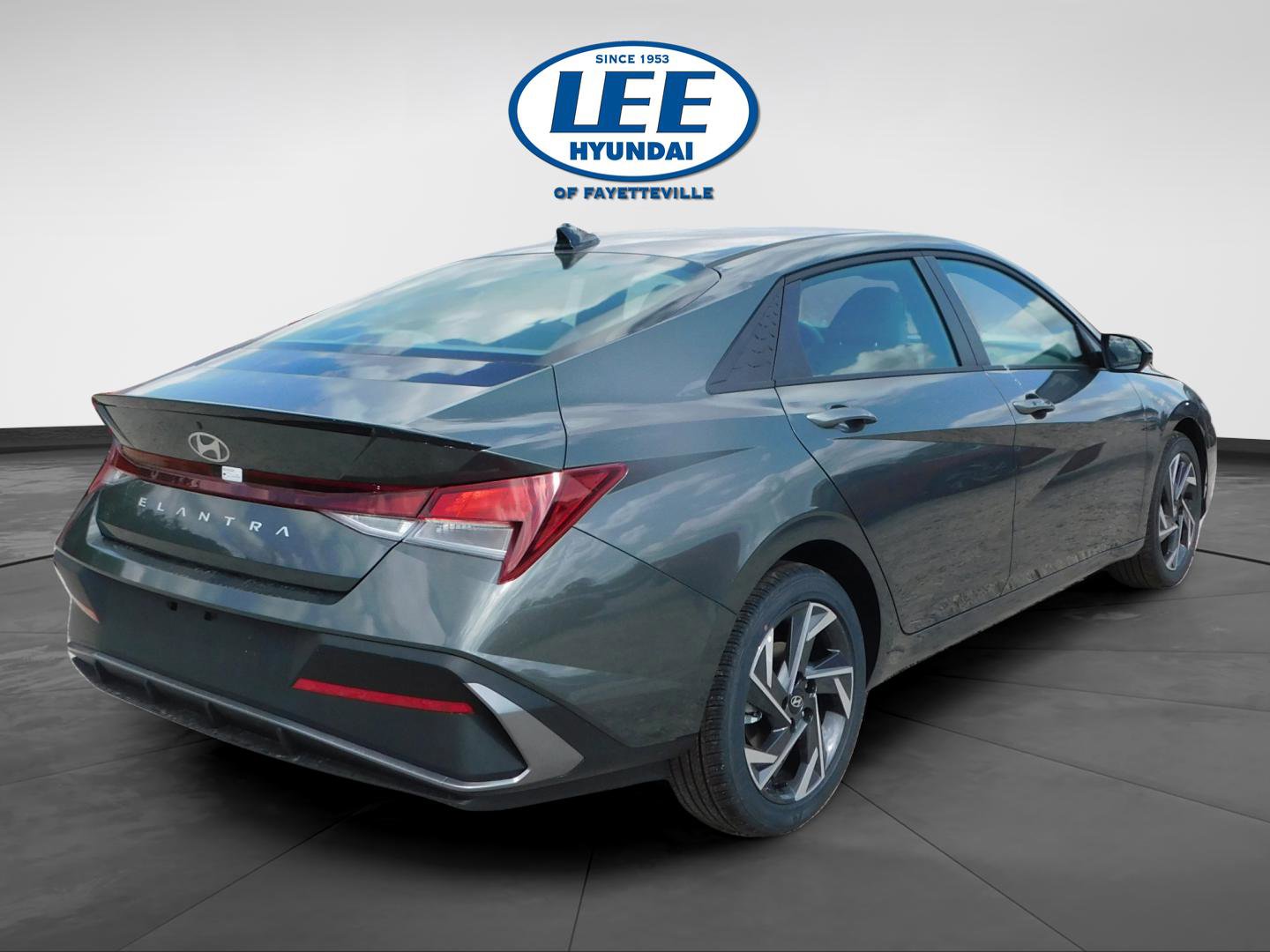 Used 2025 Hyundai Elantra Sport image 3