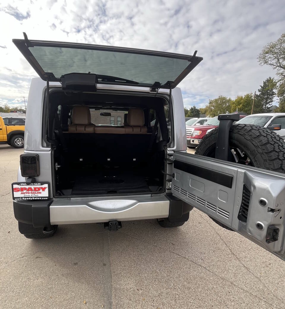 Used 2015 Jeep Wrangler Unlimited Sahara w/ Dual Top Group AWD/4WD image 25