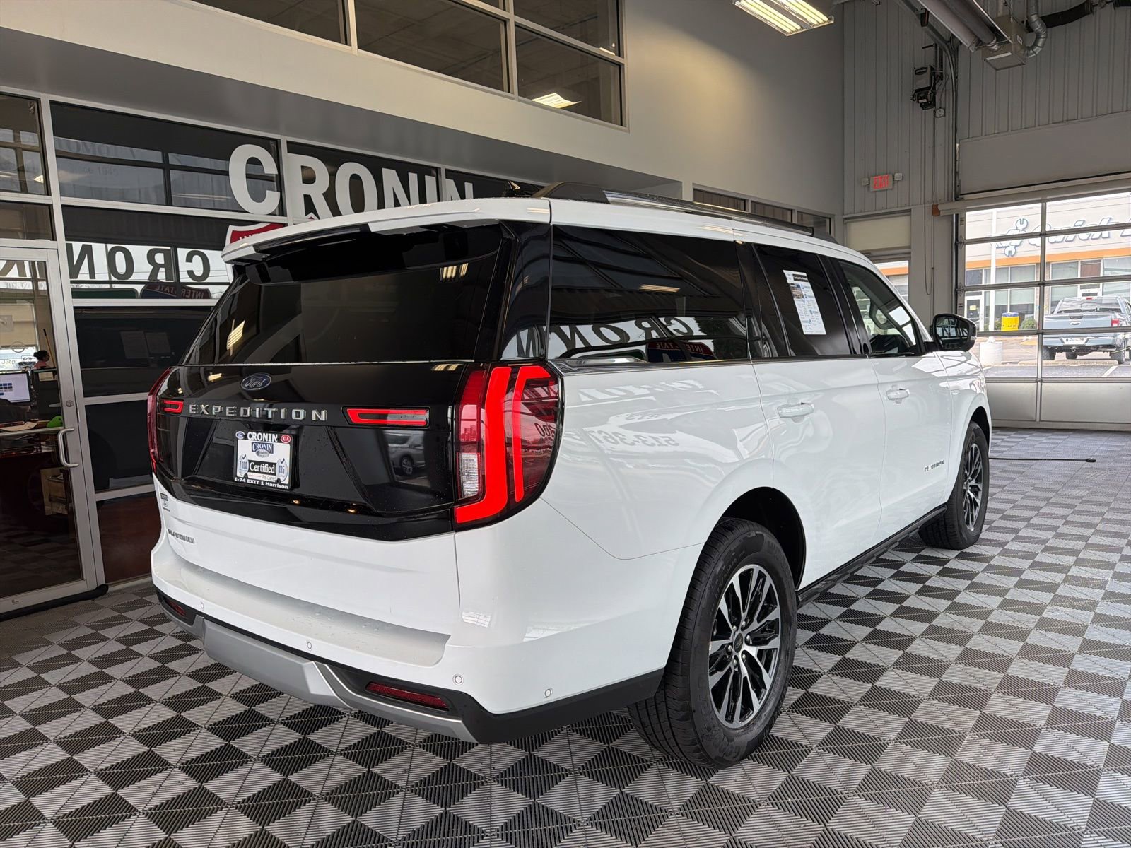 Used 2025 Ford Expedition Platinum image 6