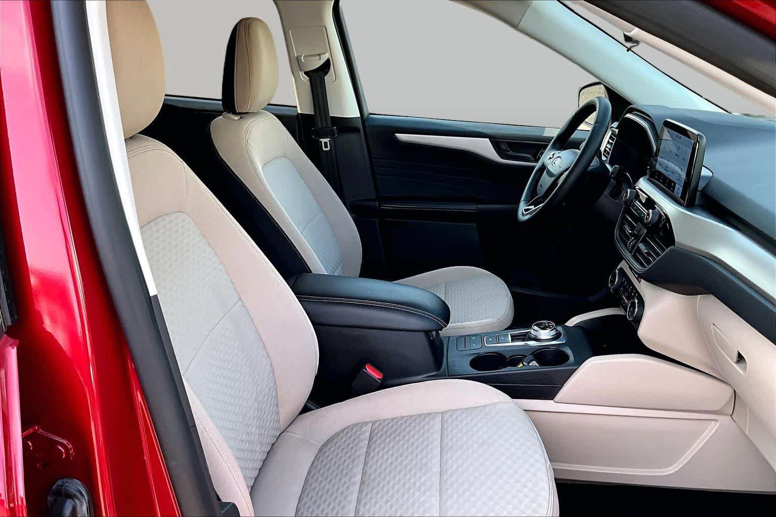 Used 2022 Ford Escape SE w/ Convenience Package FWD image 11