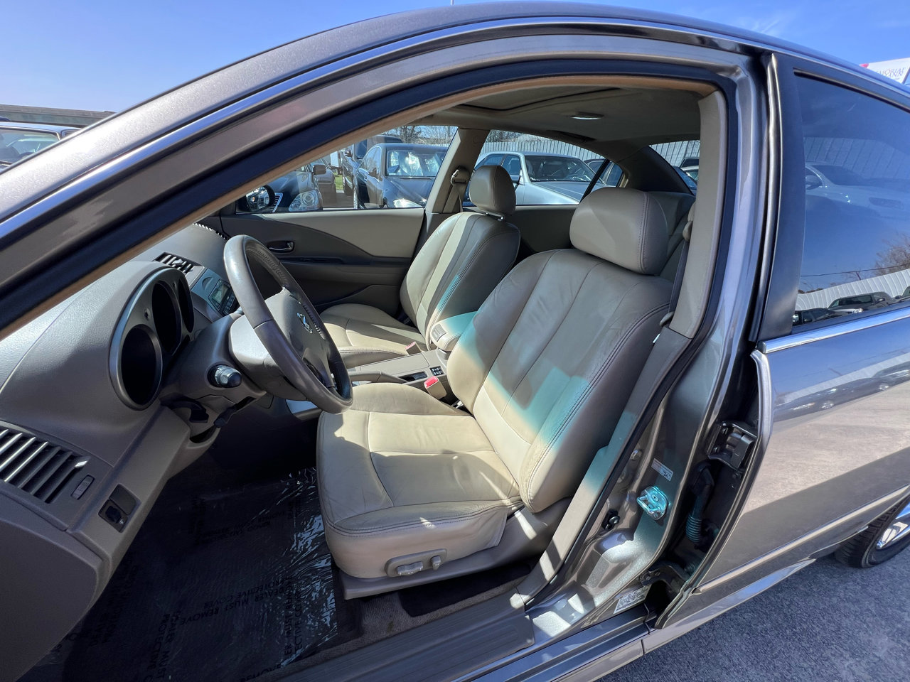 Used 2003 Nissan Altima 3.5 SE image 22