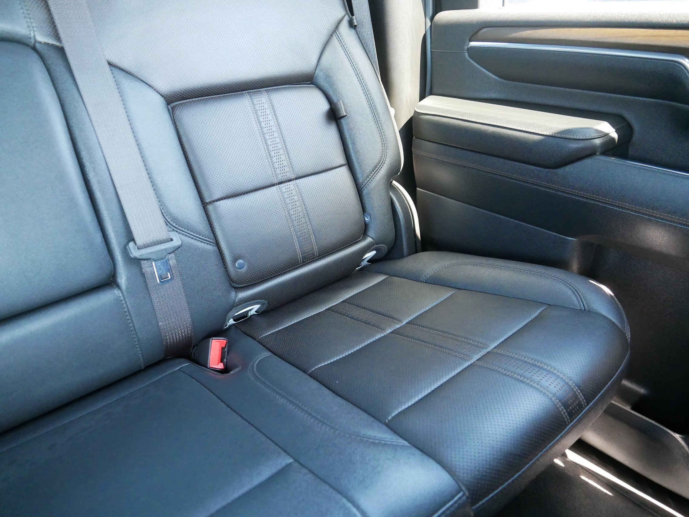 Used 2024 Chevrolet Silverado 2500 High Country w/ Technology Package AWD/4WD image 14