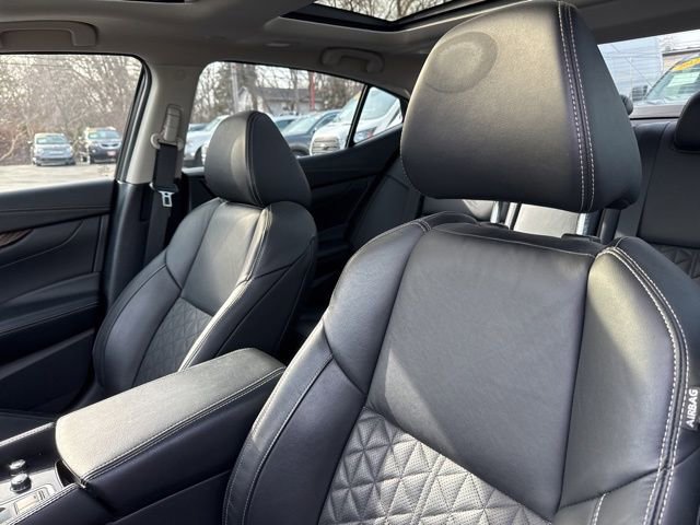 Used 2017 Nissan Maxima Platinum image 10