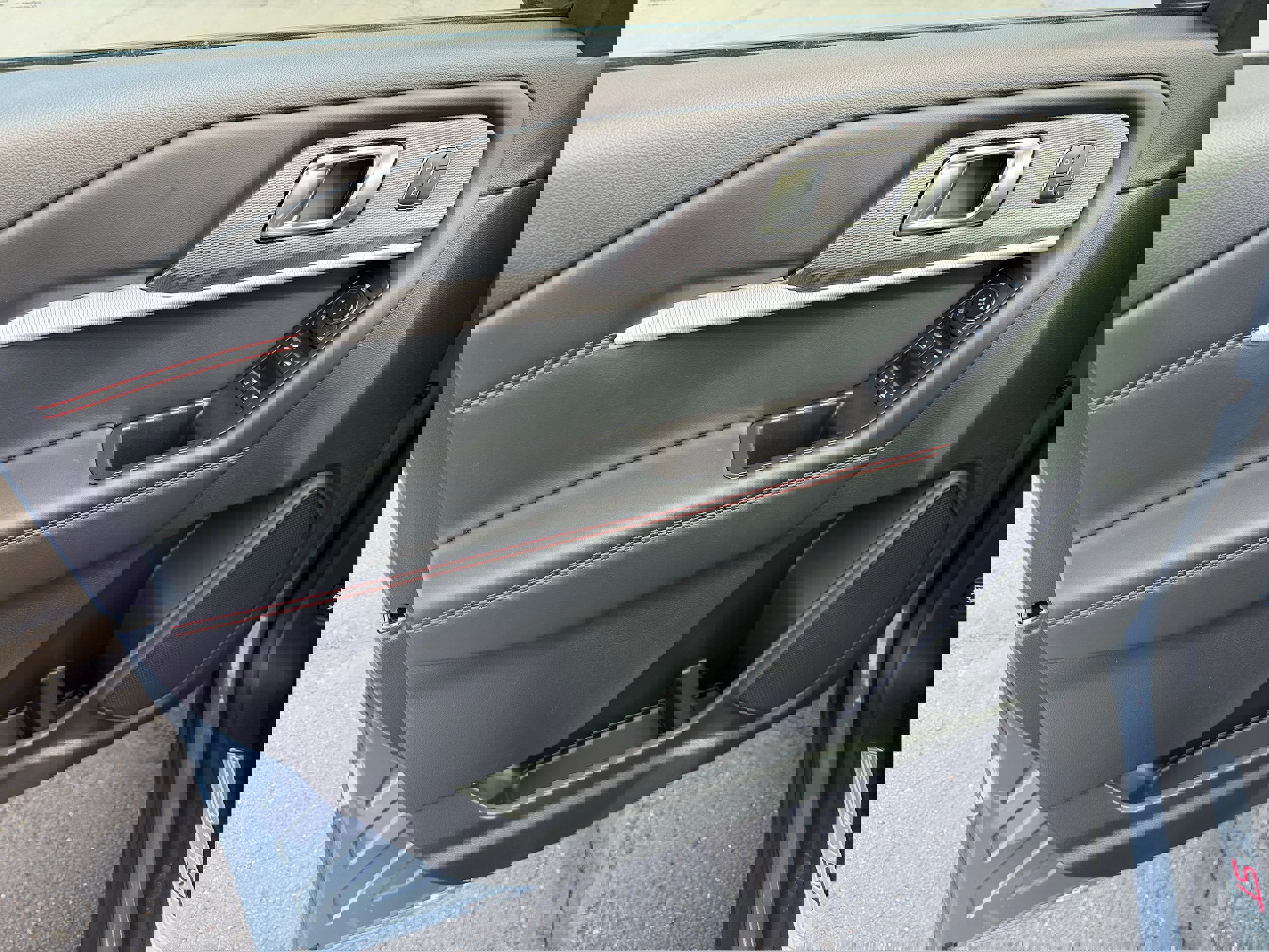 New 2026 Ford Explorer ST-Line w/ ST-Line Street Pack image 12