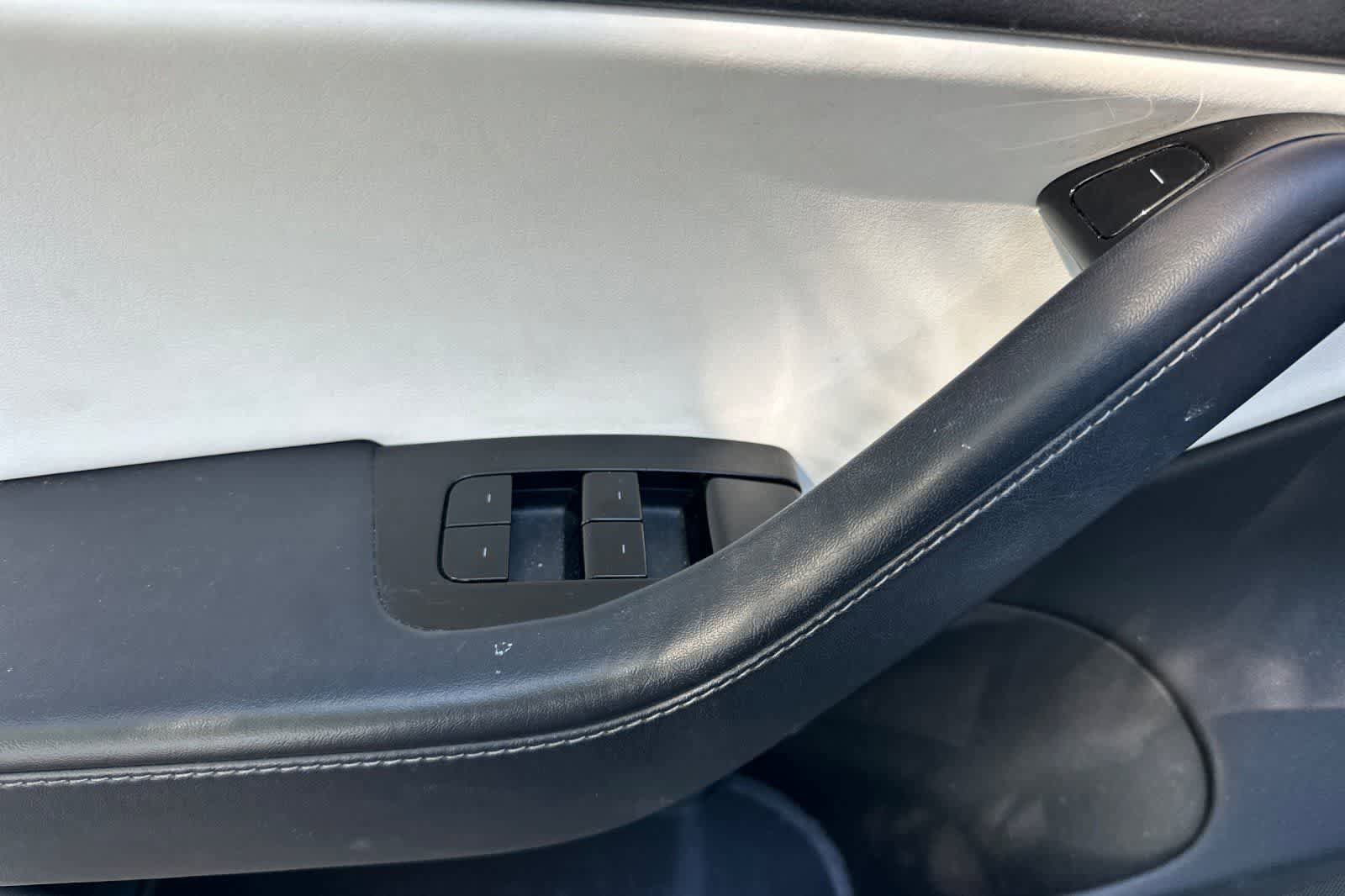 Used 2018 Tesla Model 3 Long Range image 14