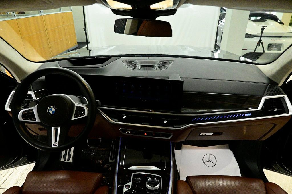 Used 2025 BMW X7 M60i image 13