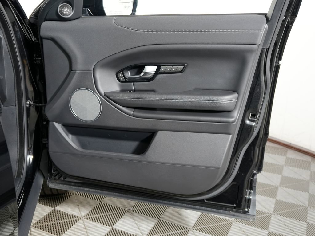 Used 2019 Land Rover Range Rover Evoque image 37