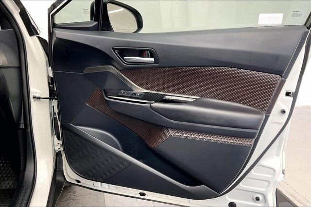 Used 2019 Toyota C-HR Limited image 27