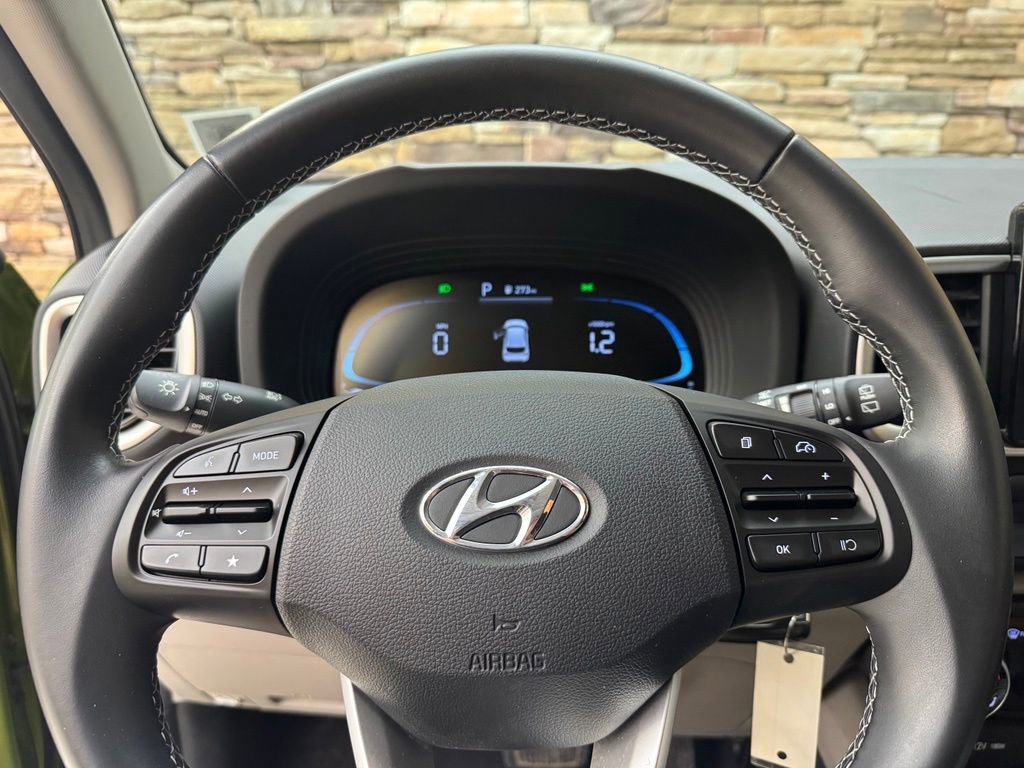 Used 2023 Hyundai Venue SEL FWD image 17