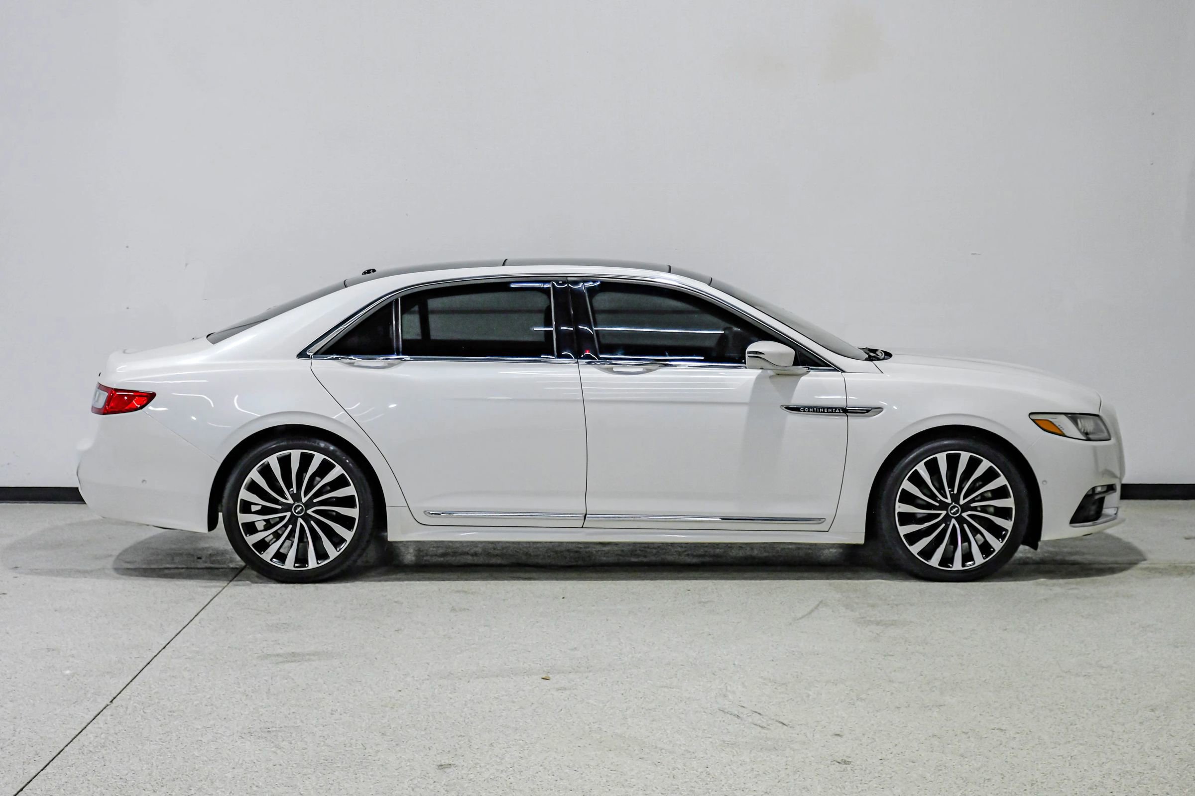 Used 2017 Lincoln Continental Black Label w/ Rear-seat Package AWD/4WD image 5