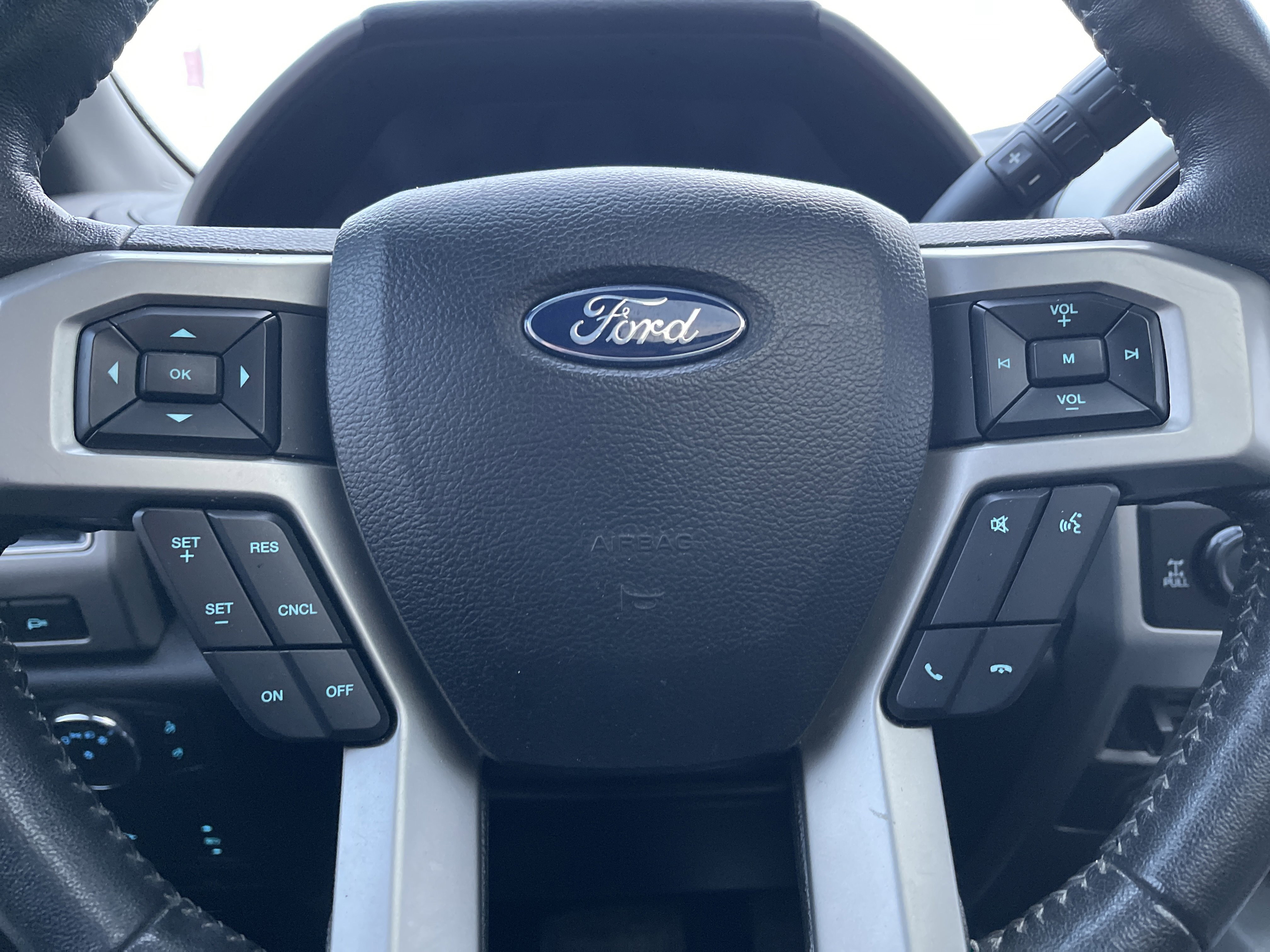 Used 2020 Ford F350 Lariat w/ Tremor Off-Road Package image 16