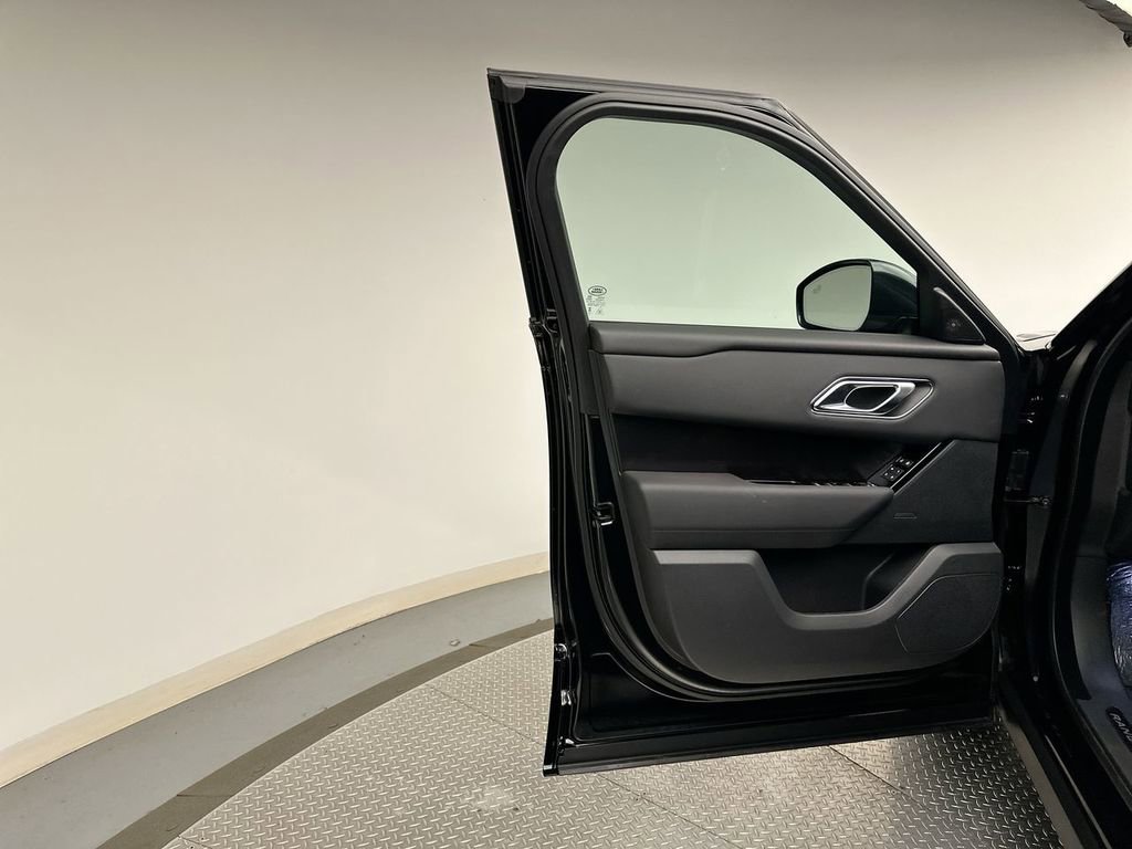 New 2026 Land Rover Range Rover Velar Dynamic SE image 8