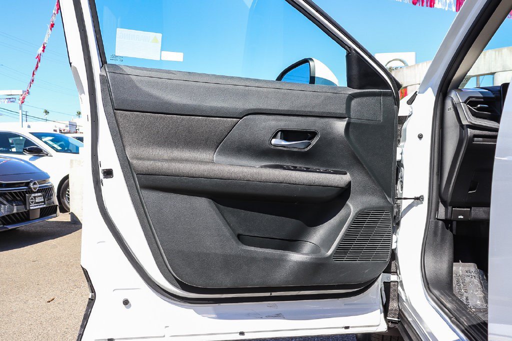 Used 2025 Nissan Kicks SV AWD/4WD image 21