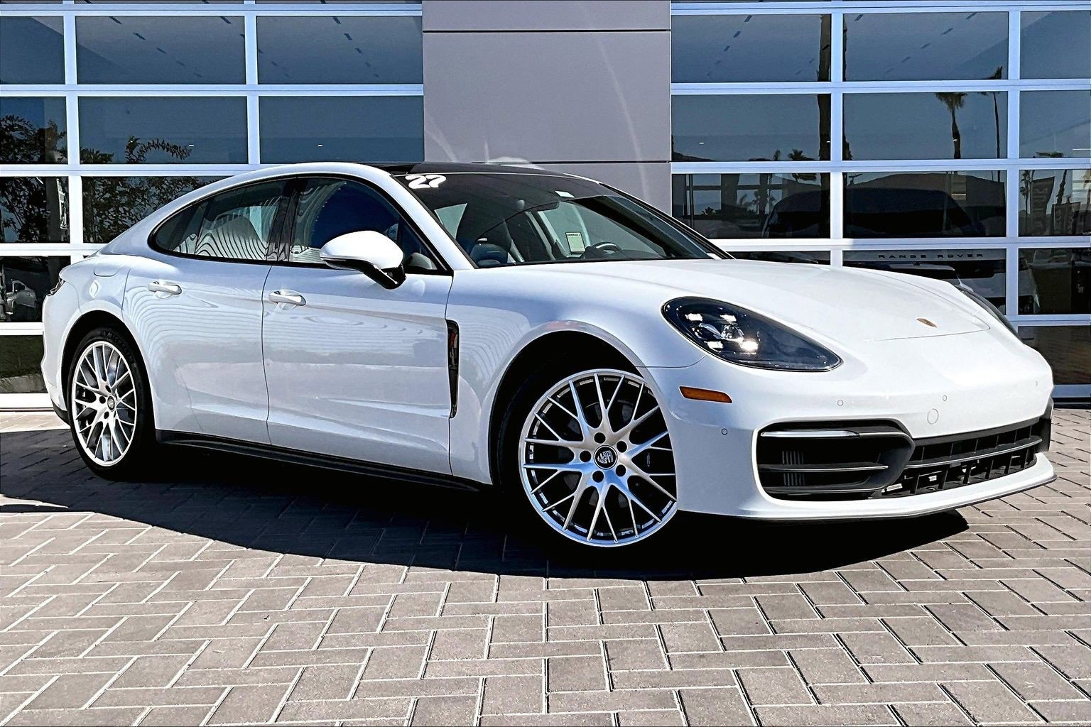 Used 2022 Porsche Panamera image 3