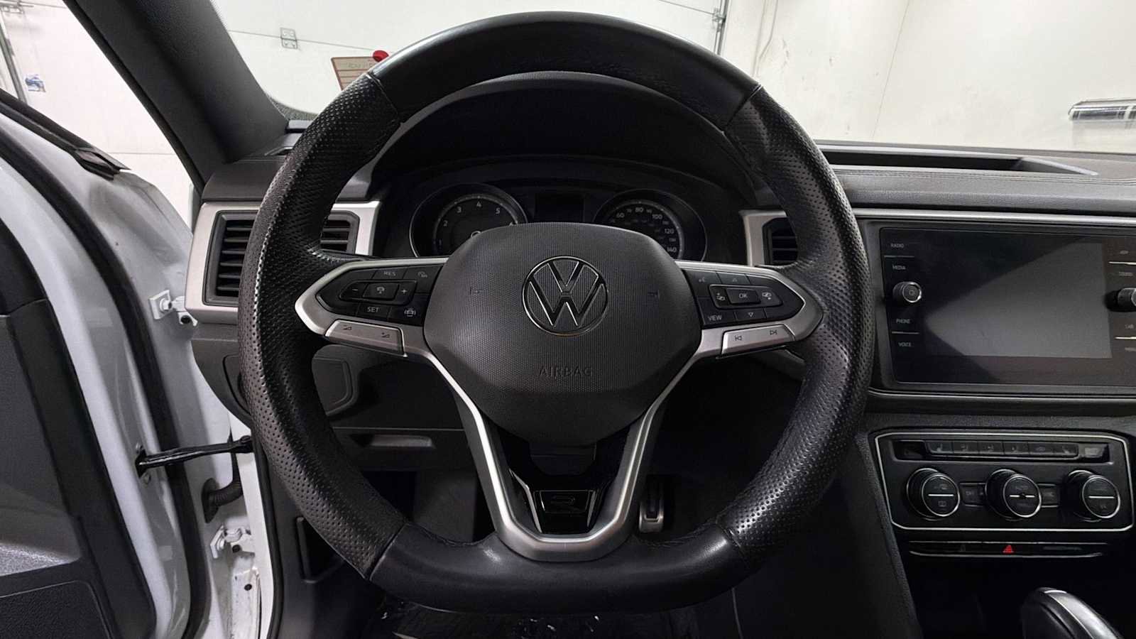 Used 2020 Volkswagen Atlas Cross Sport SE image 16
