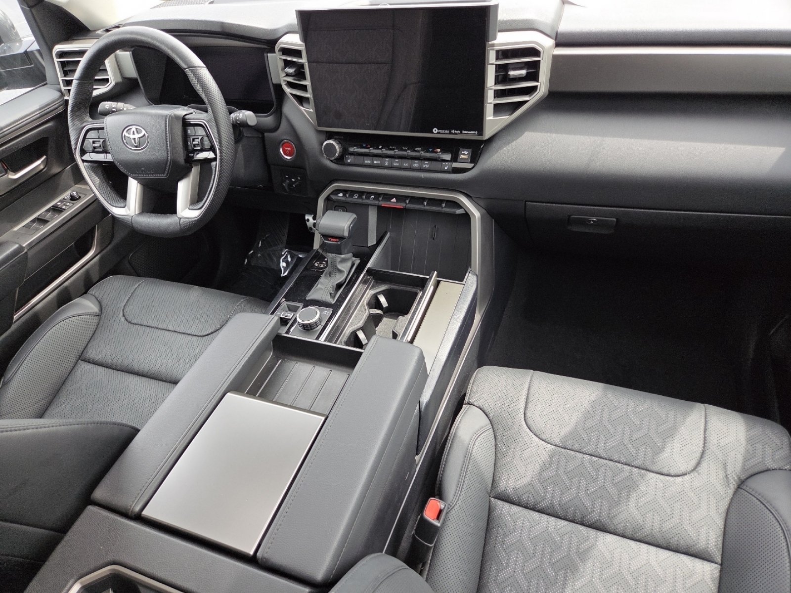Used 2024 Toyota Sequoia SR5 w/ SR5 Premium Package AWD/4WD image 30