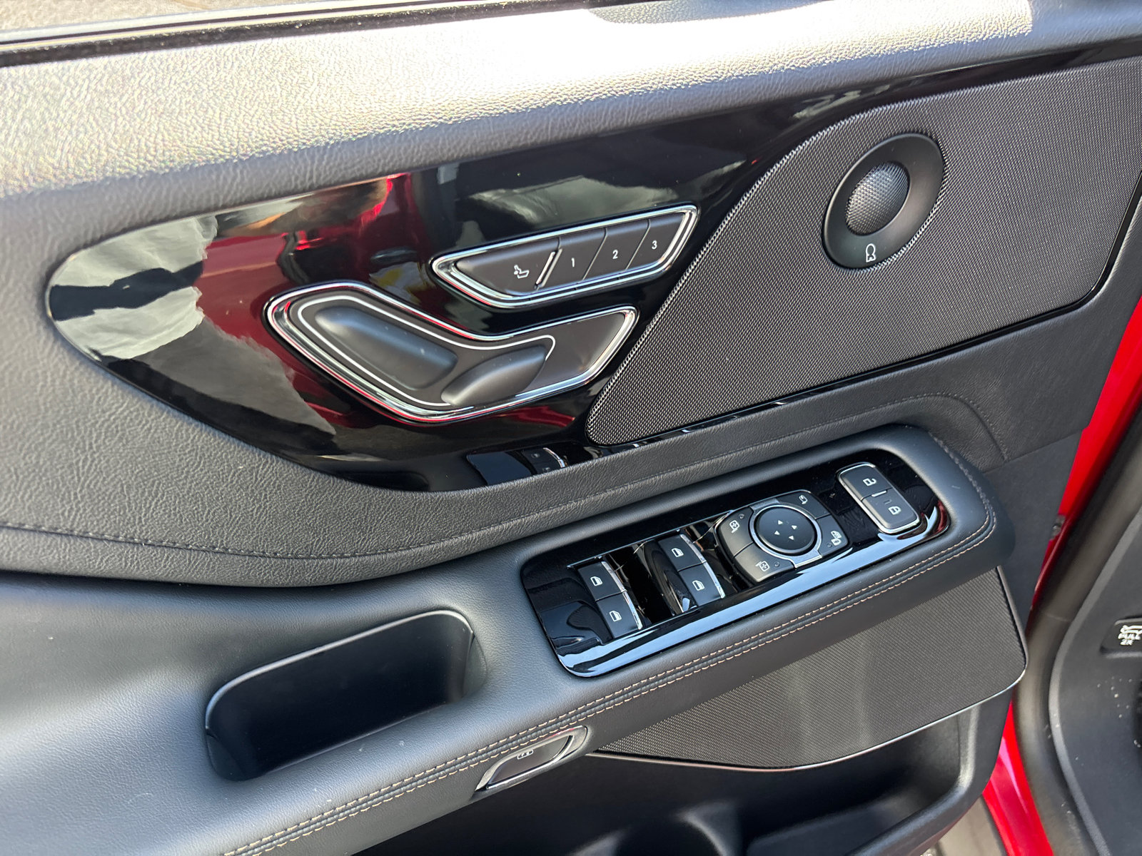 New 2026 Lincoln Aviator Reserve w/ Jet Appearance Package AWD/4WD image 12