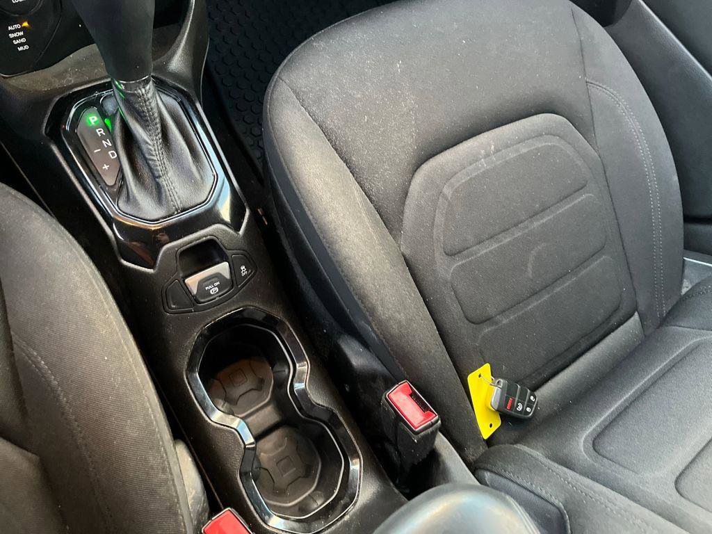 Used 2017 Jeep Renegade Altitude AWD/4WD image 16