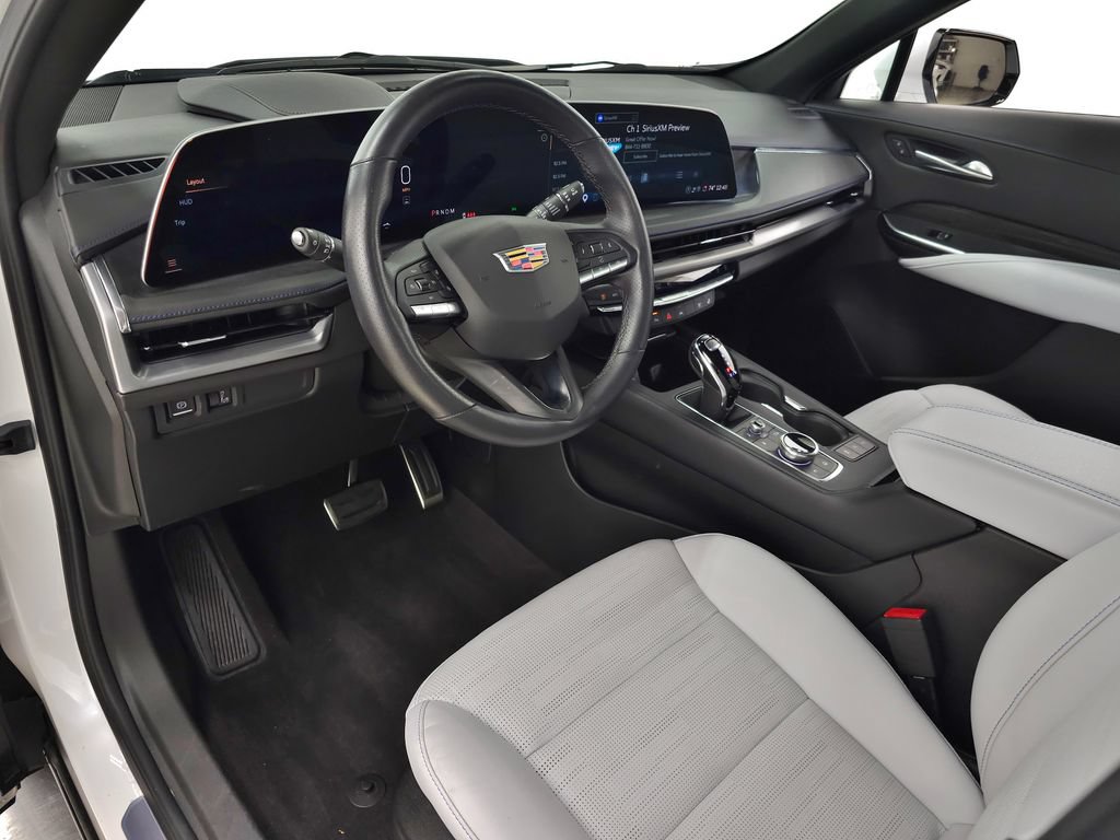 Used 2025 Cadillac XT4 Sport FWD image 14