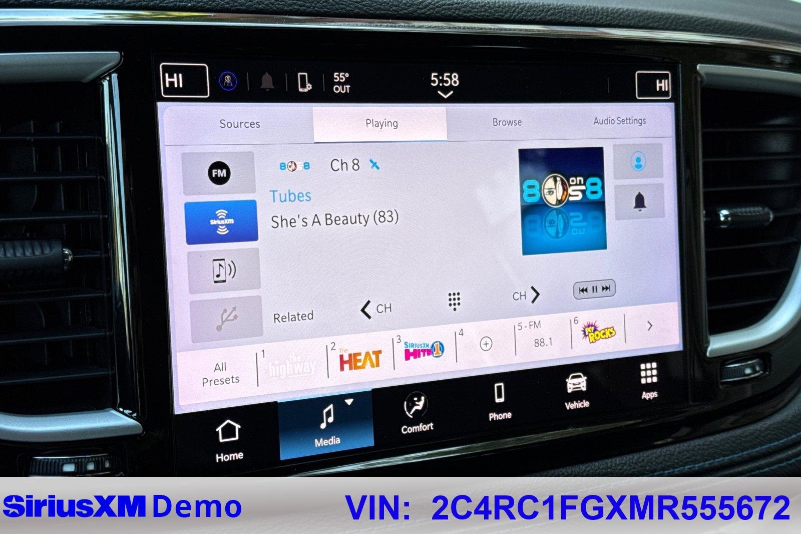 Used 2021 Chrysler Pacifica Touring image 27