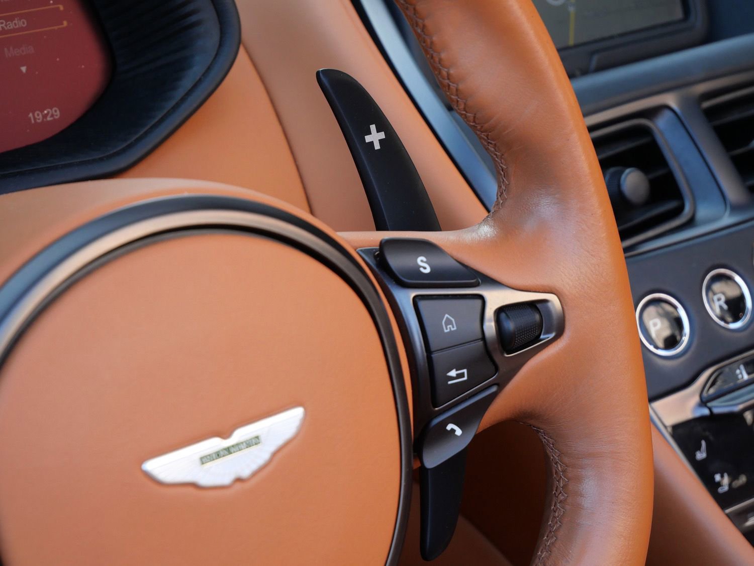 Used 2023 Aston Martin DB11 Volante RWD image 18