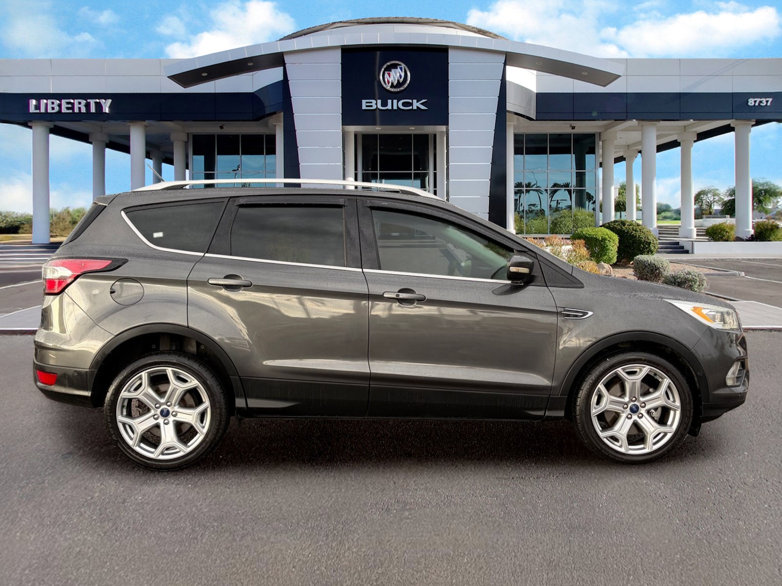 Used 2017 Ford Escape Titanium w/ Equipment Group 301A FWD image 3