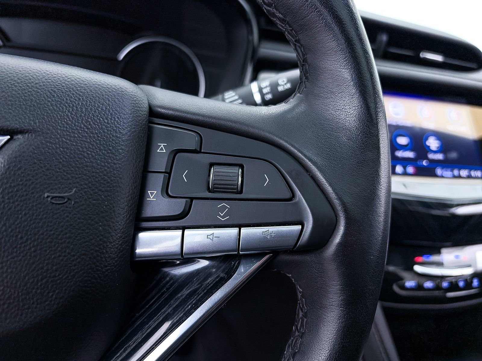Used 2023 Cadillac XT6 Premium Luxury FWD image 34