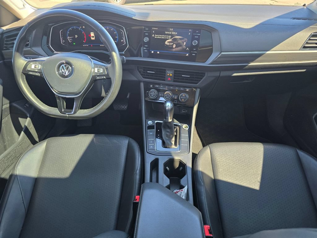 Used 2019 Volkswagen Jetta SEL w/ Cold Weather Package FWD image 17