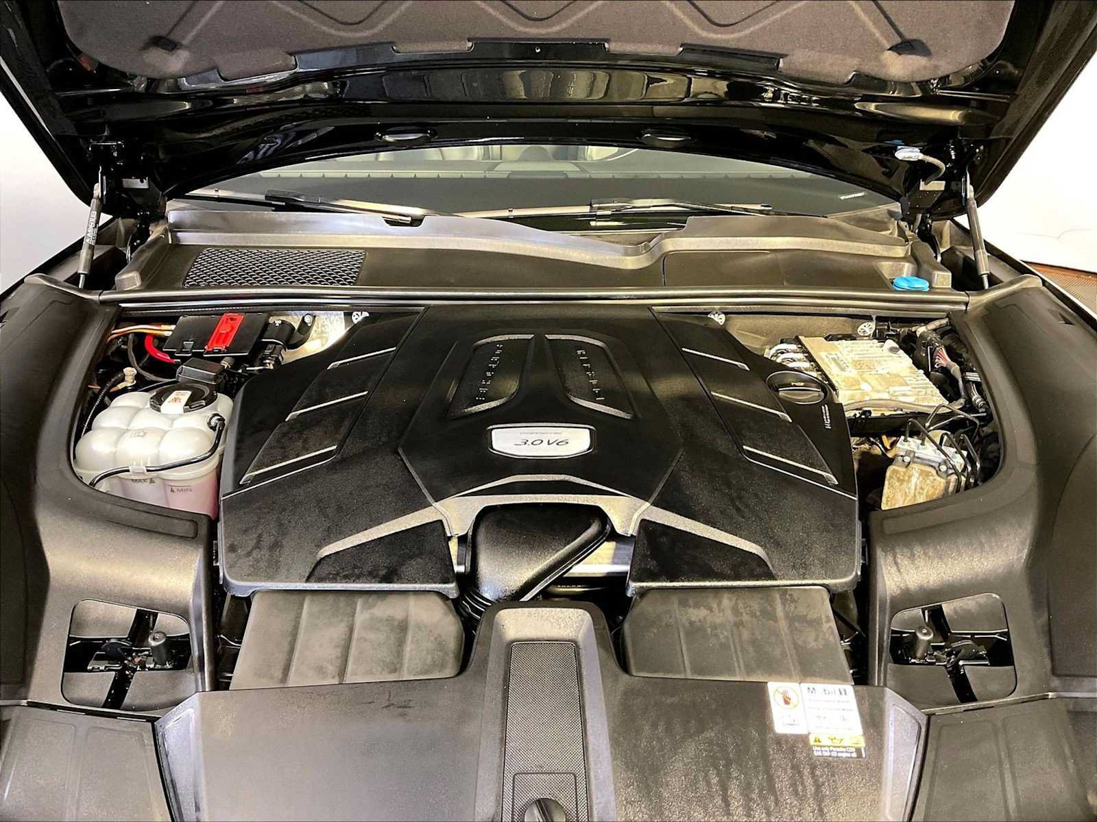 Certified 2023 Porsche Cayenne AWD/4WD image 32
