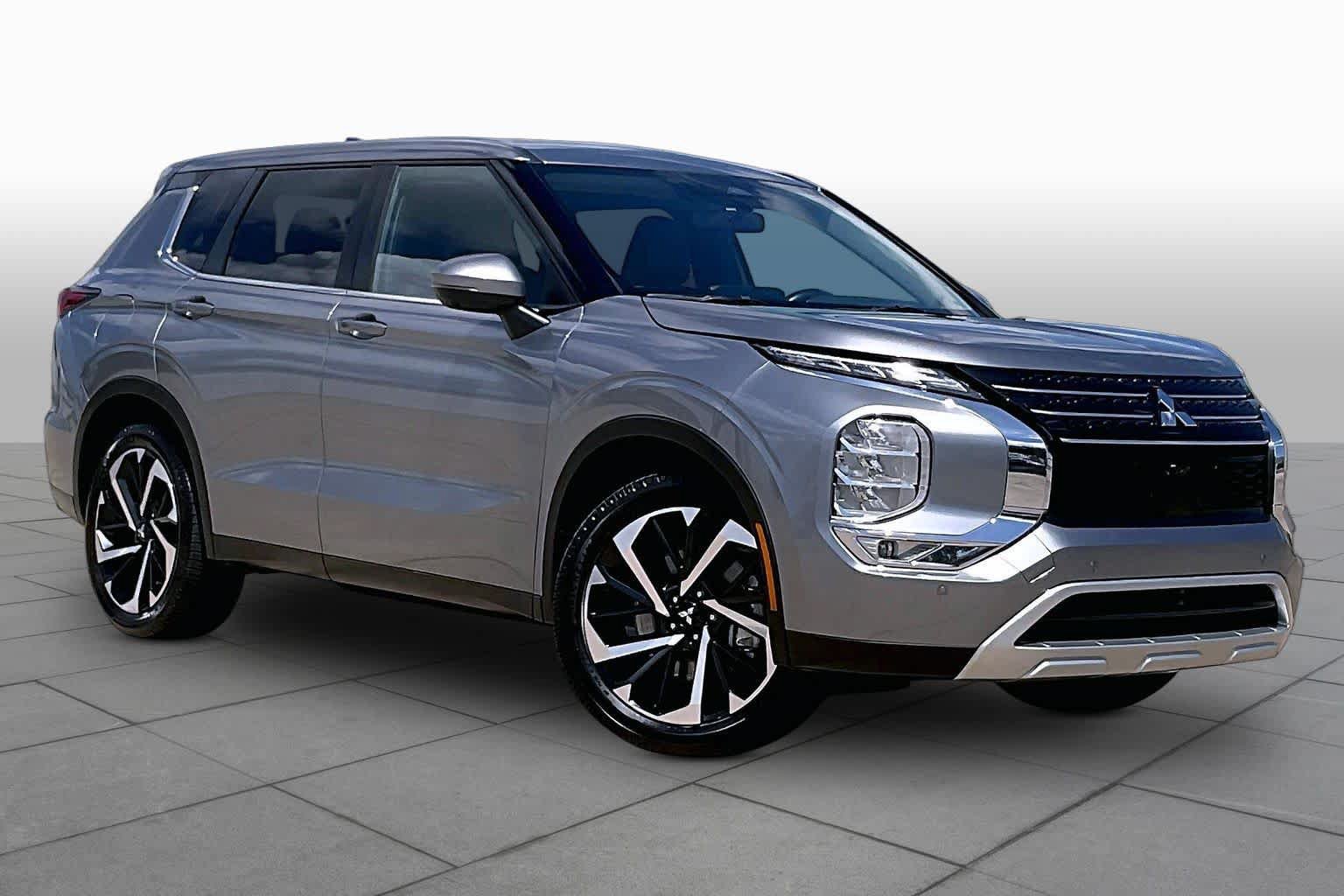 Used 2024 Mitsubishi Outlander SE FWD image 3