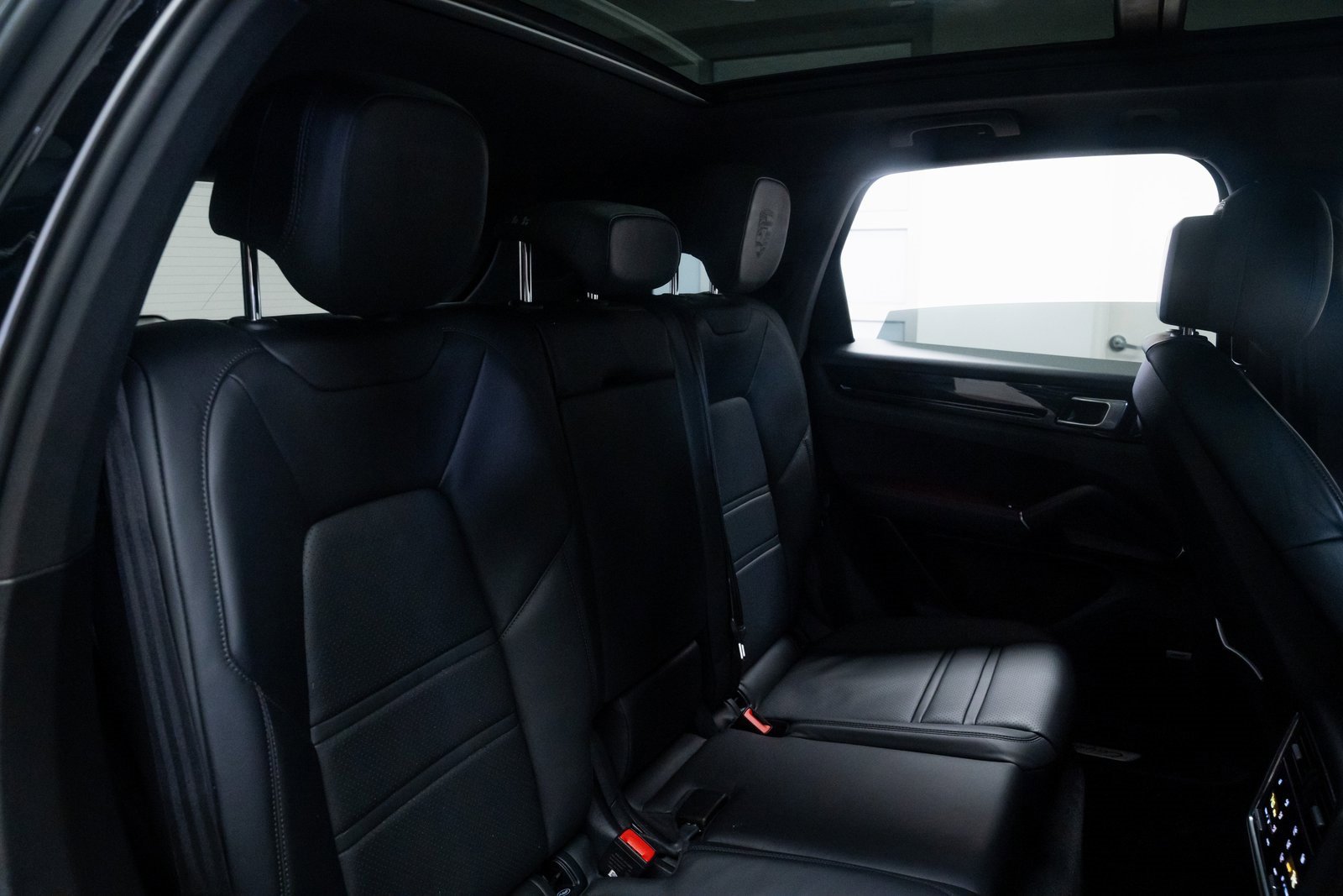 Used 2019 Porsche Cayenne Base image 23