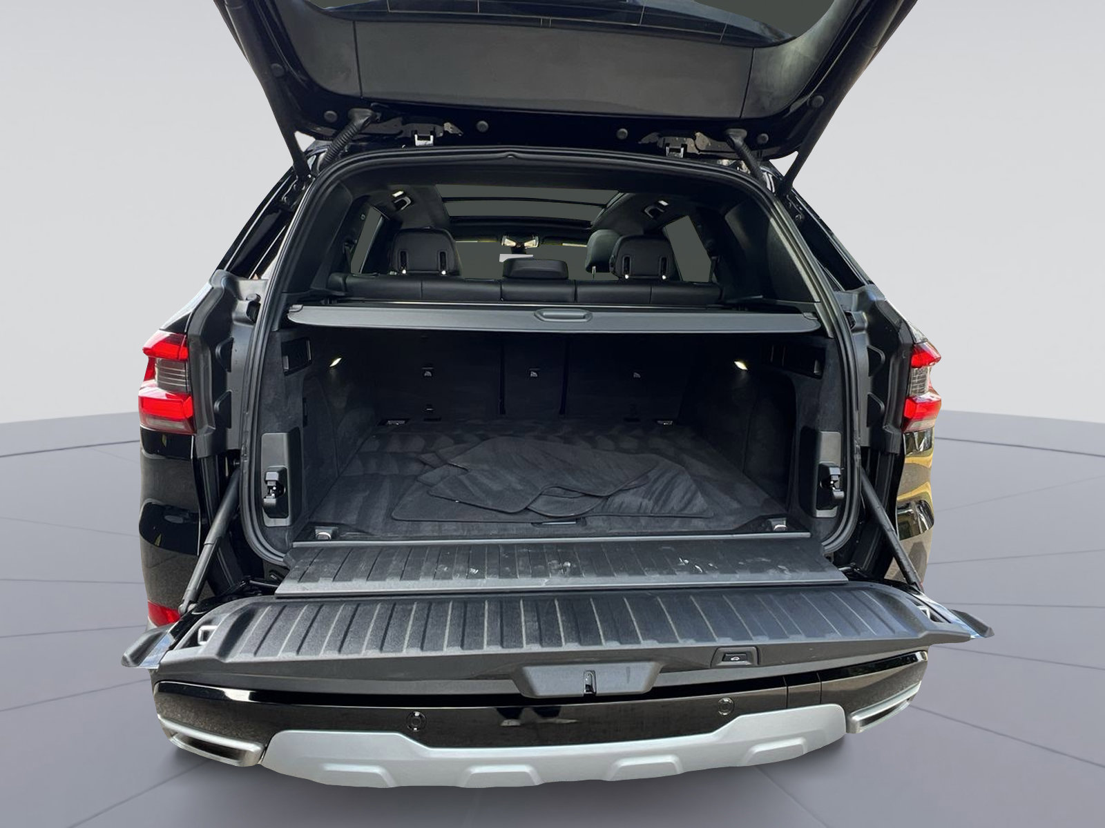 Used 2023 BMW X5 xDrive40i w/ Parking Assistance Package image 28