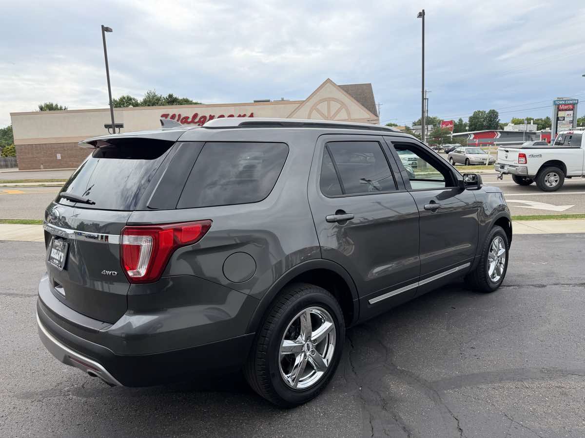 Used 2016 Ford Explorer XLT w/ Equipment Group 202A AWD/4WD image 5