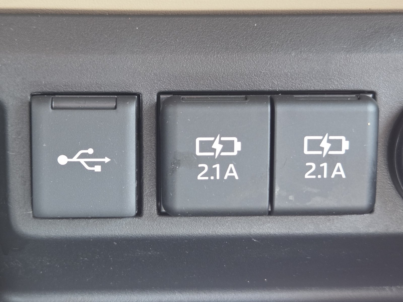 Used 2020 Toyota Highlander XLE AWD/4WD image 6