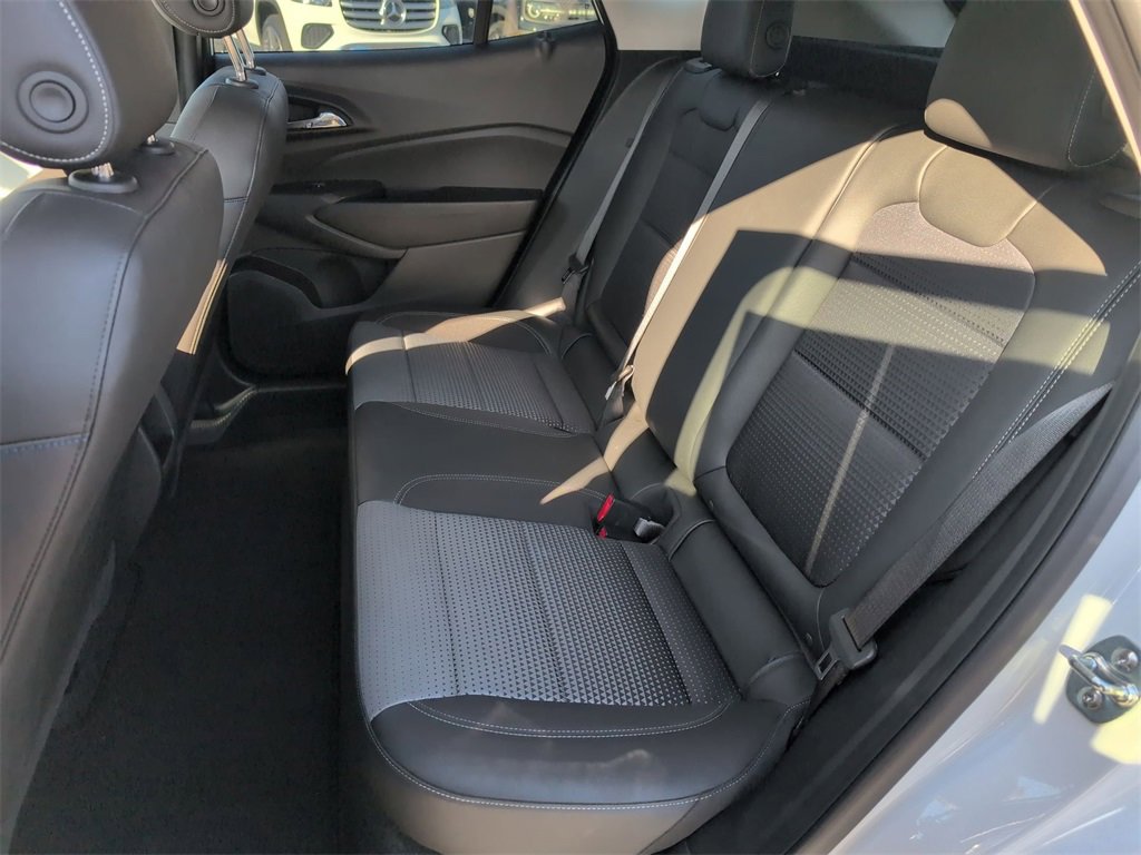 Used 2025 Chevrolet Trax LT w/ LT Convenience Package image 29