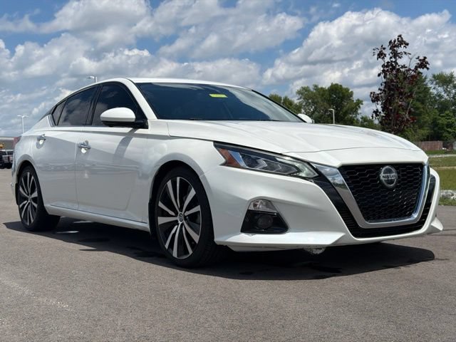 Used 2020 Nissan Altima 2.0 Platinum FWD image 1