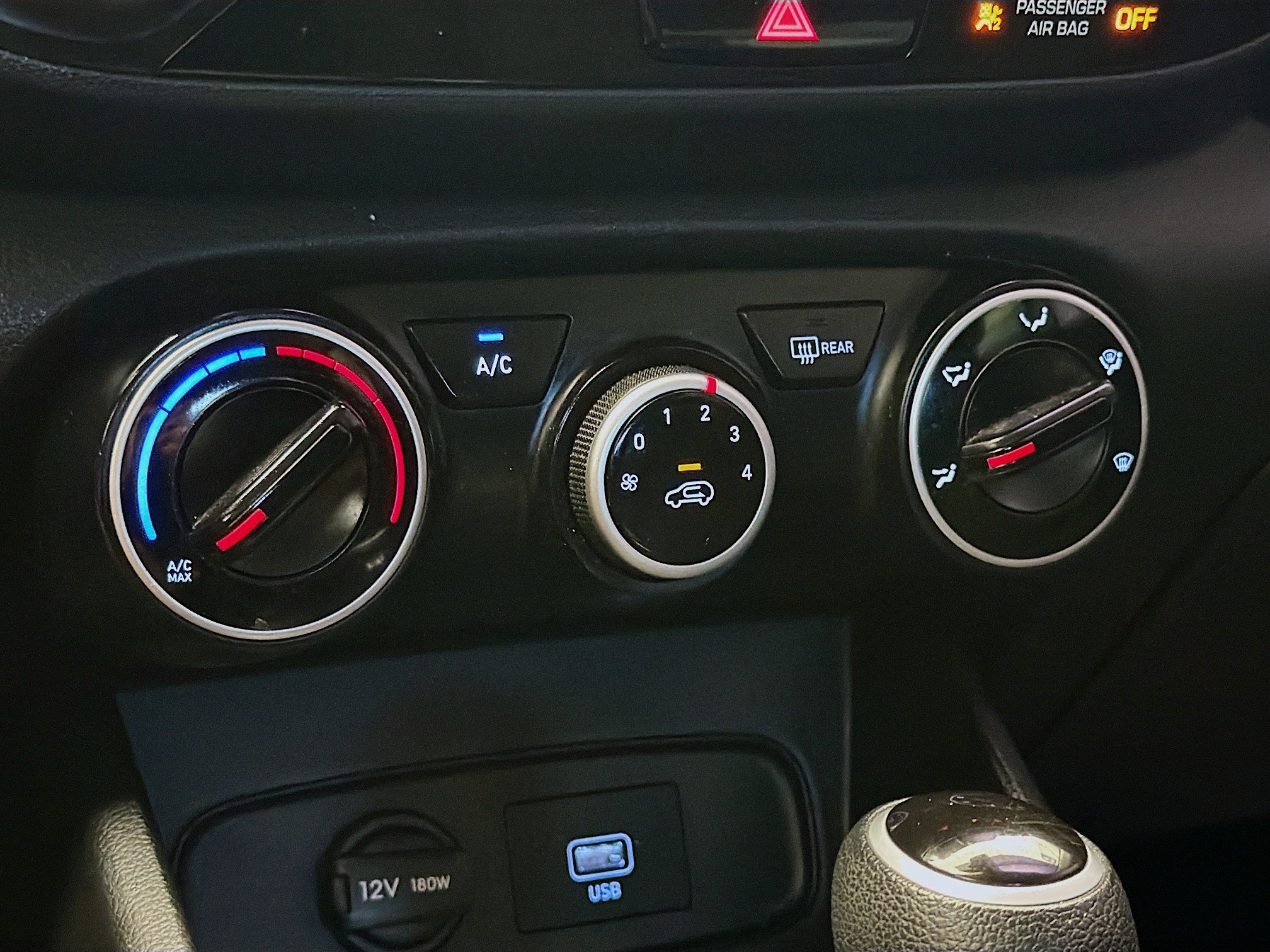 Used 2021 Hyundai Venue SE FWD image 10